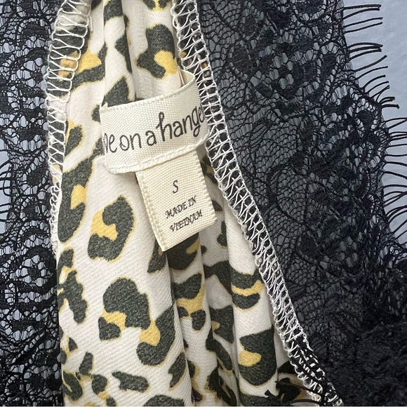 NWT love on a hanger sleeveless animal print top size small - Picture 2 of 5